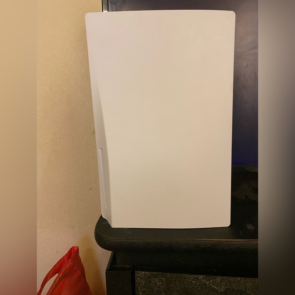 Ps5 in great condition - Picture 2 of 3